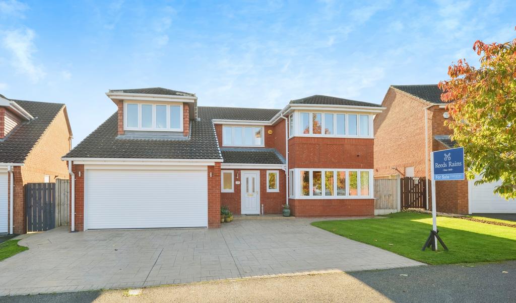 Celandine Way, Stockton On Tees TS19 5 bed detached house for sale £