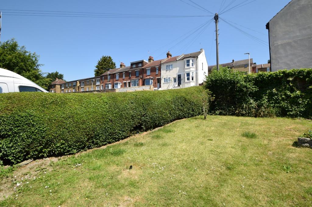 Luton Road, Kent ME4 2 bed for sale £160,000