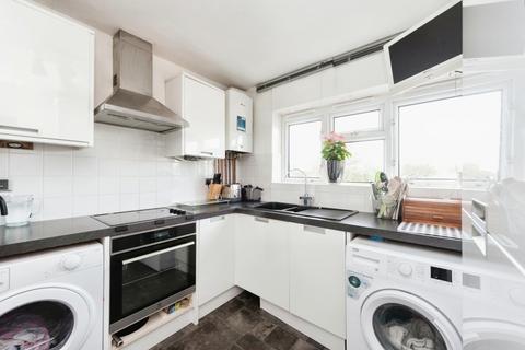 12, Ross House Ross Road, Twickenham, TW2 6JP