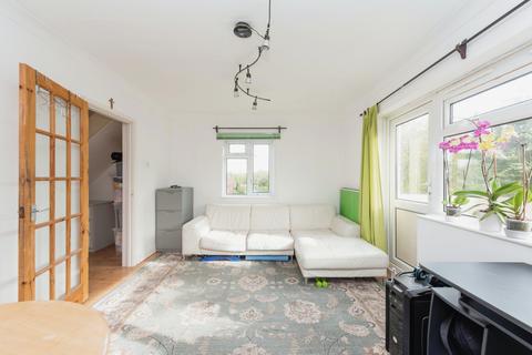 12, Ross House Ross Road, Twickenham, TW2 6JP