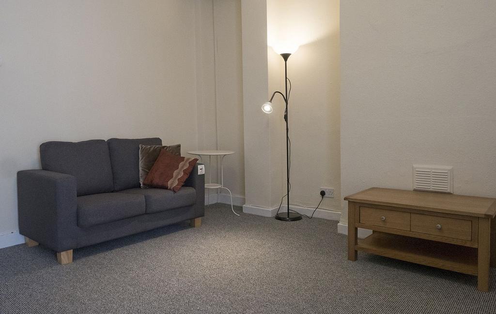 Nottingham NG7 4 bed house share to rent £611 pcm (£141 pw)