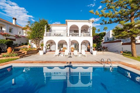 4 bedroom villa, La Duquesa, Malaga, Spain