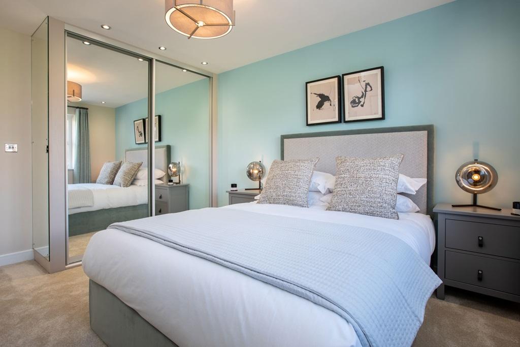 King-size bedroom with space for fitted wardrobes
