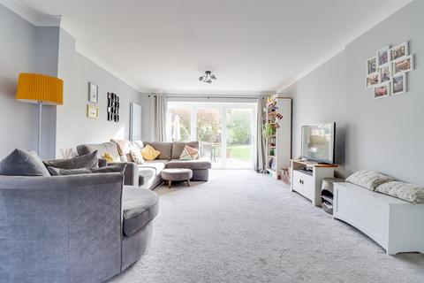 4 bedroom detached house for sale, Greenacres, Benfleet SS7