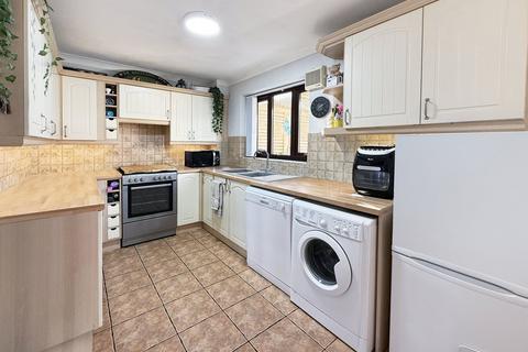 3 bedroom semi-detached house for sale, Heathfield Mews, Ipswich IP5