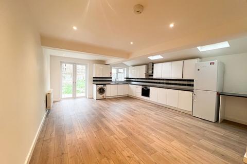 5 bedroom detached house to rent, Hornsey Park Road, London, N8