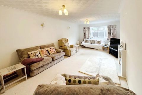 9a The Oaks, Quakers Yard, Treharris, CF46 5HQ