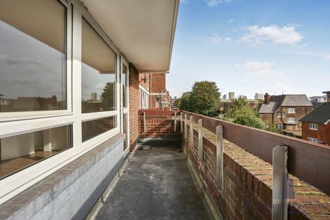 4 bedroom flat for sale, Millender Walk, London, SE16