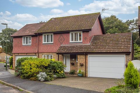 5 bedroom detached house for sale, Spring Gardens, Crawley RH10