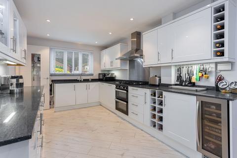 5 bedroom detached house for sale, Spring Gardens, Crawley RH10