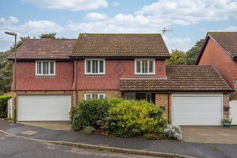 5 bedroom detached house for sale, Spring Gardens, Crawley RH10