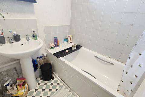 2 Crosscliffe Street, Manchester, M16 7DE