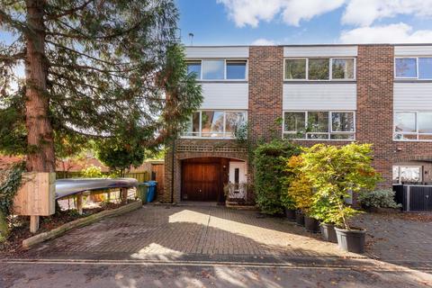 4 bedroom end of terrace house for sale, Guards Club Road, Maidenhead SL6