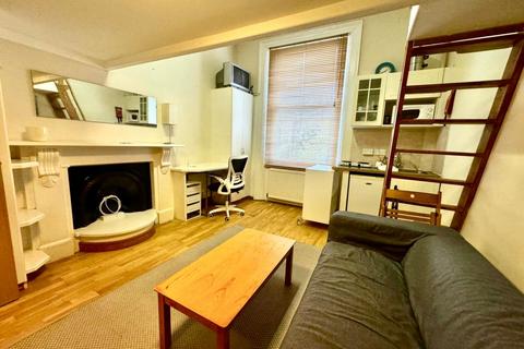 Studio to rent, Linden Gardens, London  W2