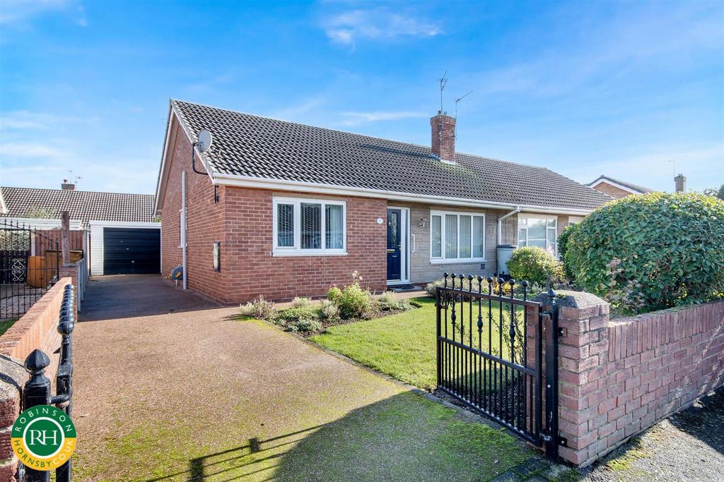 St. Andrews Way, Barnby Dun, Doncaster 3 bed semidetached bungalow for