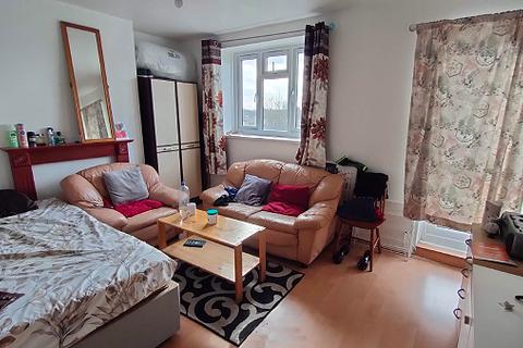 3 bedroom flat for sale, Shirley House Drive, London SE7