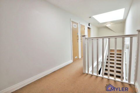 2 bedroom apartment to rent, Iona Crescent, Widnes, WA8