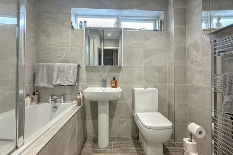 6 Abbey Gate, Morpeth, NE61 2XJ