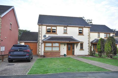 4 bedroom detached house for sale, Maes Abaty, Whitland