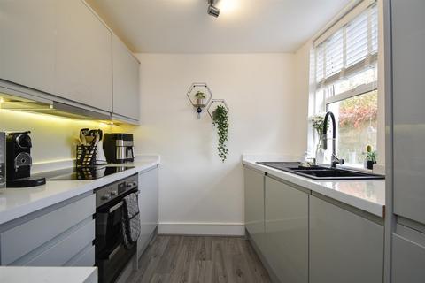 2 bedroom flat for sale, Elphinstone Road, Hastings