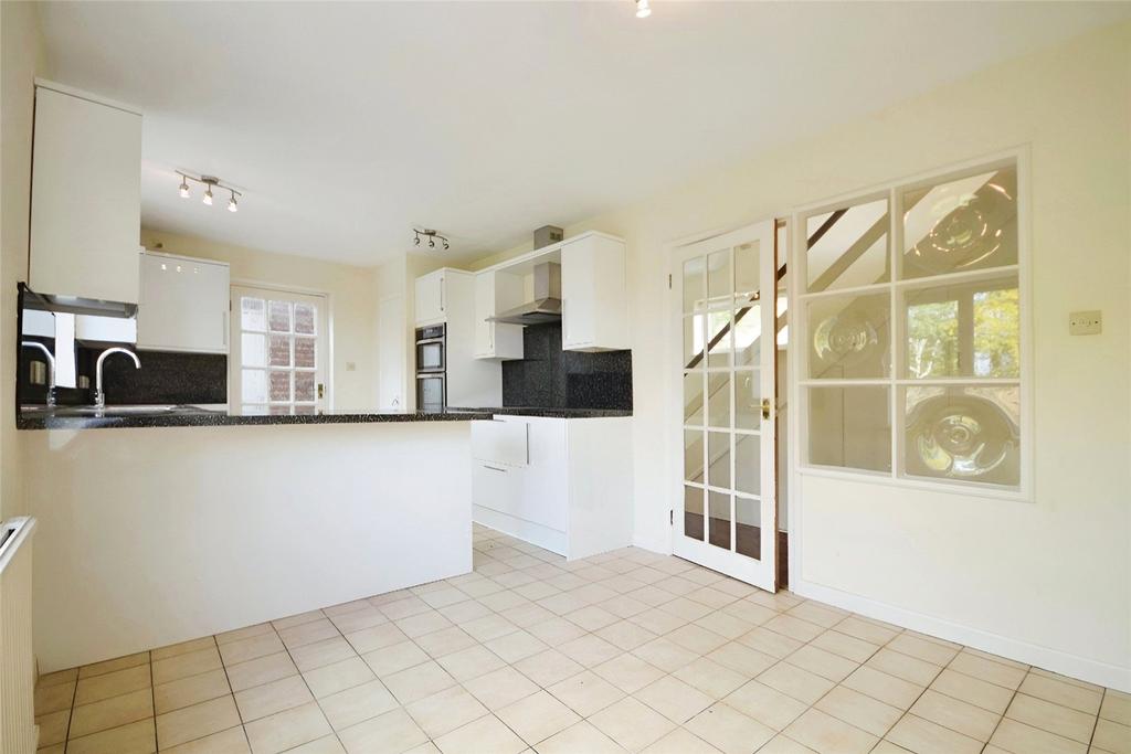 Orchard Close, Exeter EX5 3 bed detached house to rent £1,400 pcm (£