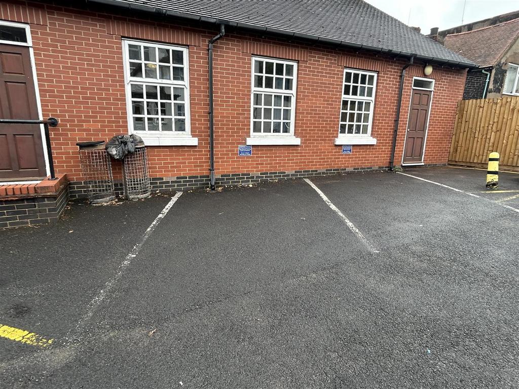 High Street, Brierley Hill House to rent £667 pcm (£154 pw)