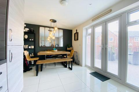 33 Eason Way, Ashton-under-lyne, OL6 9SX