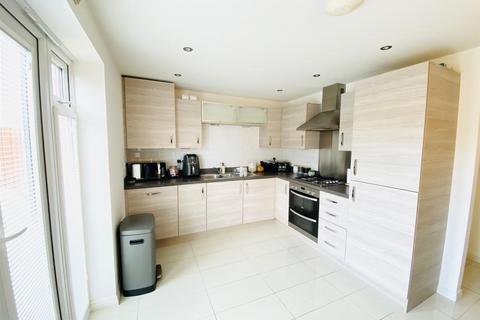 33 Eason Way, Ashton-under-lyne, OL6 9SX