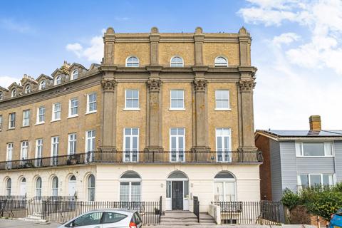 Flat for sale, Sea Front, Hampshire PO11