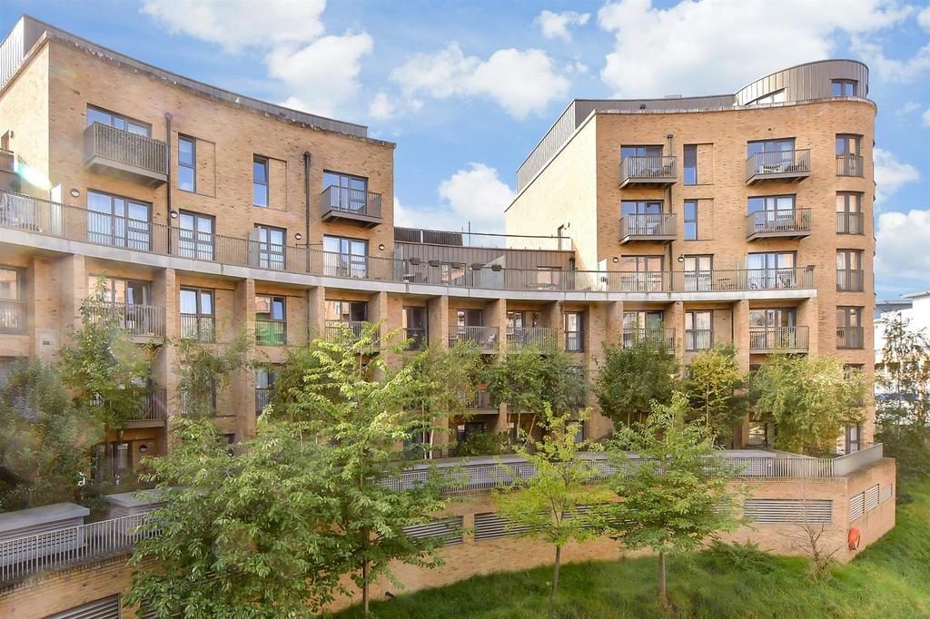 Cabot Close, Croydon, Surrey 1 bed ground floor flat for sale £250,000