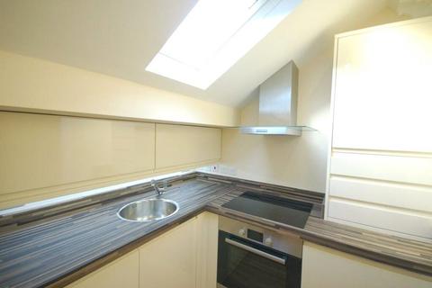 Penthouse to rent, Russell Street, Reading, Berkshire, RG1