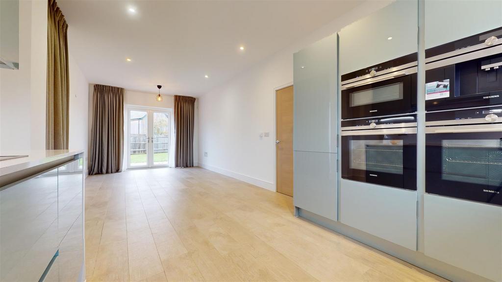 The Newmanry, Oakgrove, Milton Keynes 4 bed detached house for sale £