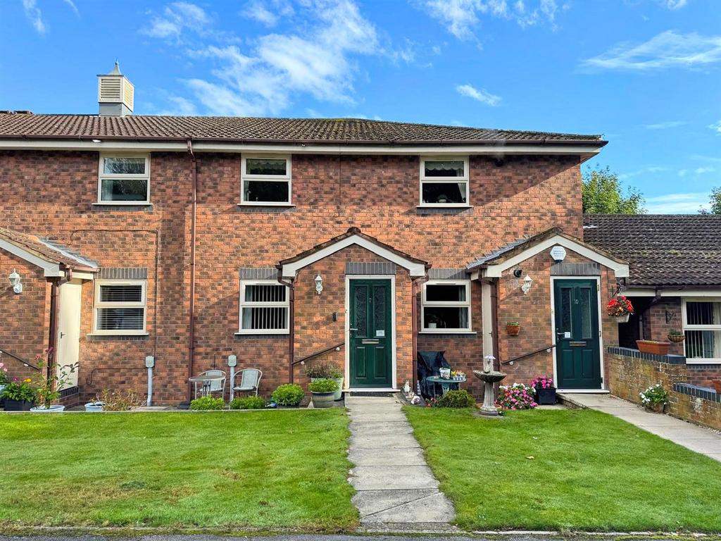 Tudor court, Beverley Road, Willerby... 2 bed apartment for sale £149,950