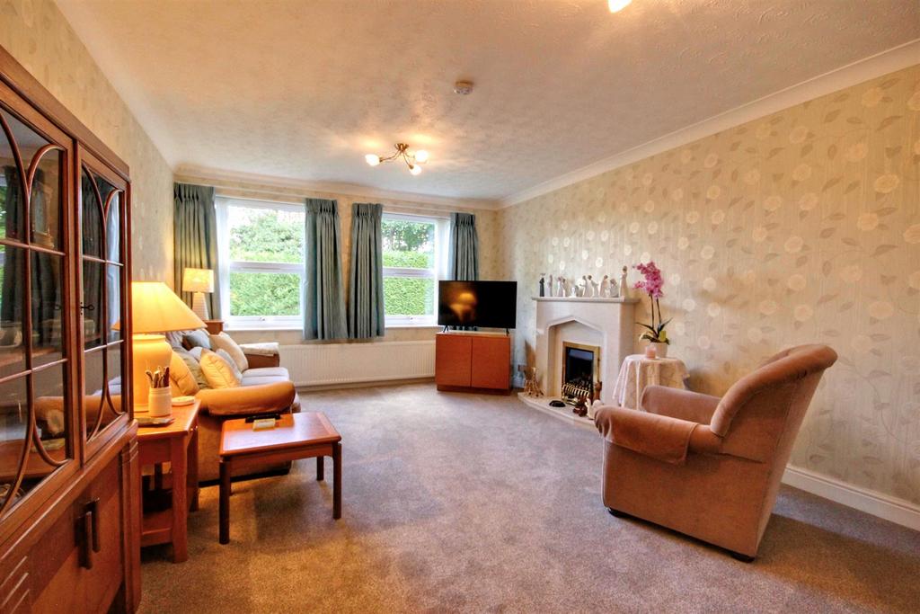 Tudor court, Beverley Road, Willerby... 2 bed apartment for sale £149,950