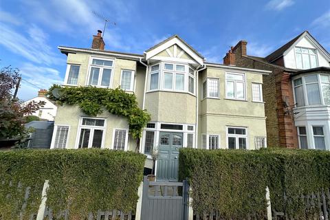 4 bedroom detached house for sale, Westborough Road, Westcliff-On-Sea