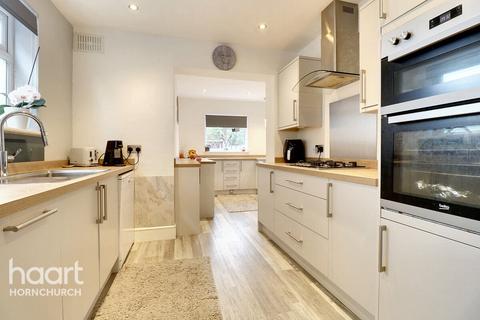12 Lancaster Drive, Hornchurch, RM12 5SU