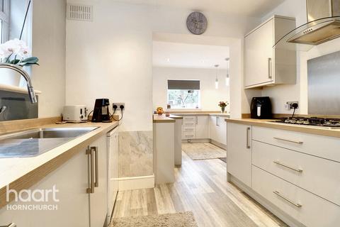 12 Lancaster Drive, Hornchurch, RM12 5SU