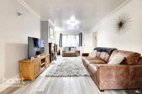 12 Lancaster Drive, Hornchurch, RM12 5SU