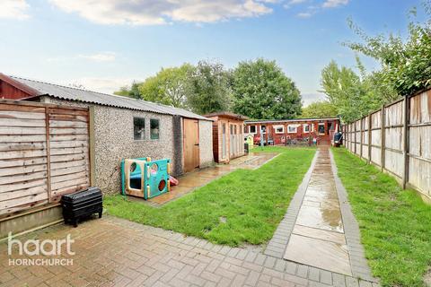 12 Lancaster Drive, Hornchurch, RM12 5SU