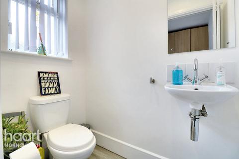 12 Lancaster Drive, Hornchurch, RM12 5SU