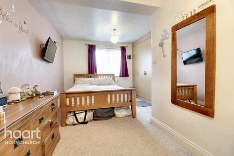 12 Lancaster Drive, Hornchurch, RM12 5SU