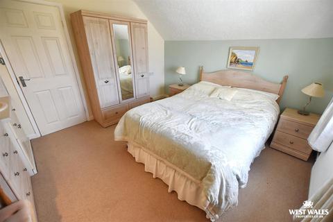 4 bedroom detached bungalow for sale, Grass Holm Close, Roch