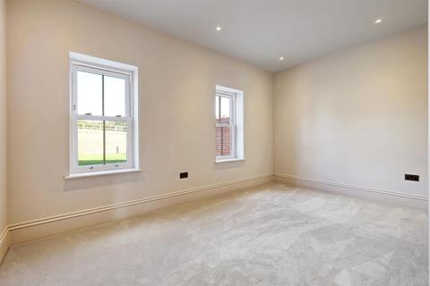 3 bedroom detached house for sale, Colmar Mews, Weald Park Way, Brentwood