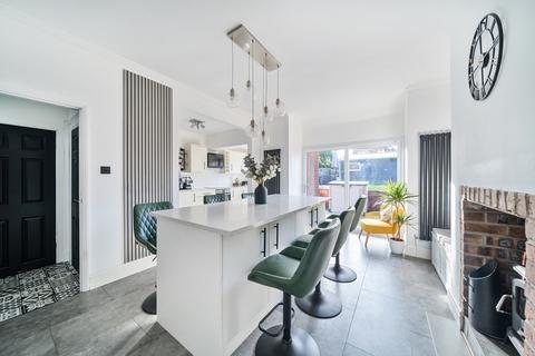 107 Broadway, Royton, Oldham, OL2 5BW