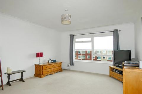 2 bedroom apartment for sale, Fontwell Close, Rustington BN16