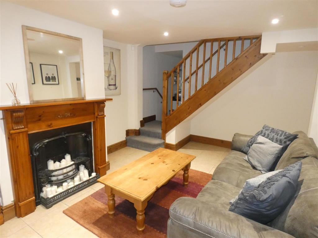 Pinfold, South Cave 2 bed end of terrace house to rent £695 pcm (£160 pw)