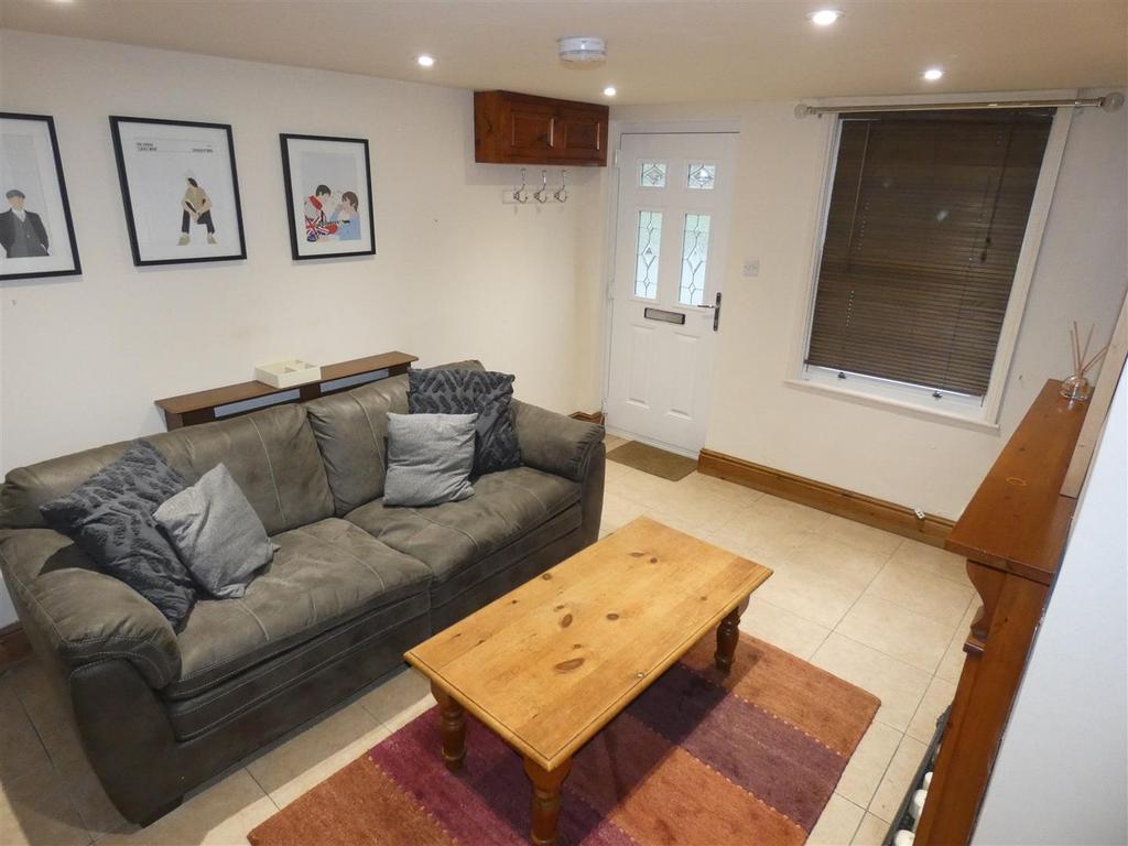 Pinfold, South Cave 2 bed end of terrace house to rent £695 pcm (£160 pw)