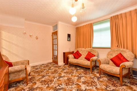 3 bedroom terraced house for sale, Urban Avenue, Hornchurch, Essex