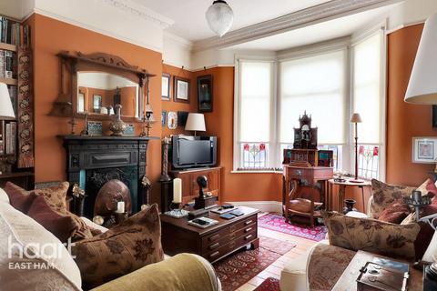 338 Strone Road, London, E12 6TN