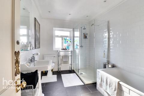 338 Strone Road, London, E12 6TN